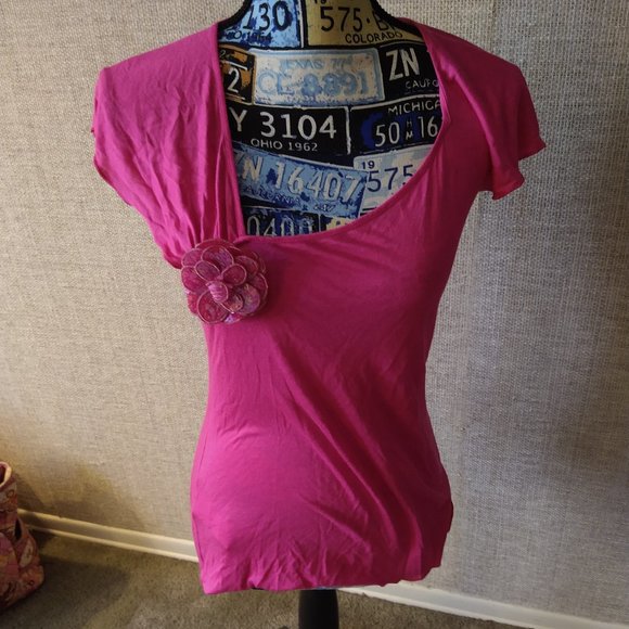 Filene's Basement Tops - BNWT - FILENE'S BASEMENT - HOT PINK ASYMMETRIC SHIRT - SPARKLE ROSE - SIZE M